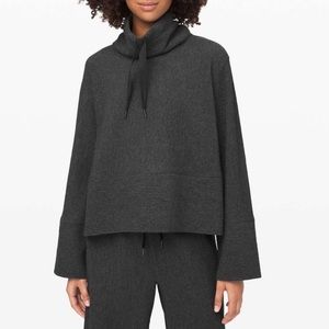 Lululemon Retreat yourself pullover M/L